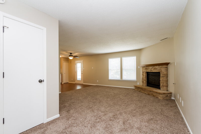 2,420/Mo, 2041 Dutch Elm Dr Indianapolis, IN 46231 Living Room View 2