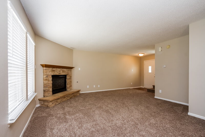 2,420/Mo, 2041 Dutch Elm Dr Indianapolis, IN 46231 Living Room View 3