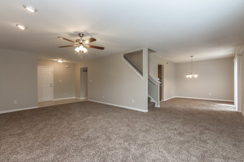 1,620/Mo, 5963 Liverpool Ln Indianapolis, IN 46236 Living View 3