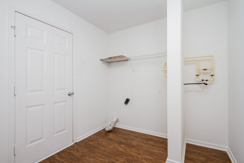 1,515/Mo, 1626 Blue Grass Pkwy Greenwood, IN 46143 Laundry Room View