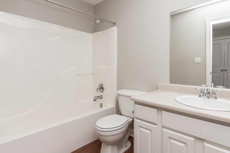 1,965/Mo, 5829 Scotland St Indianapolis, IN 46234 Bathroom View 3
