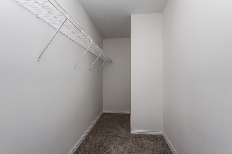 1,720/Mo, 1802 Turning Leaf Dr Franklin, IN 46131 Walk In Closet View