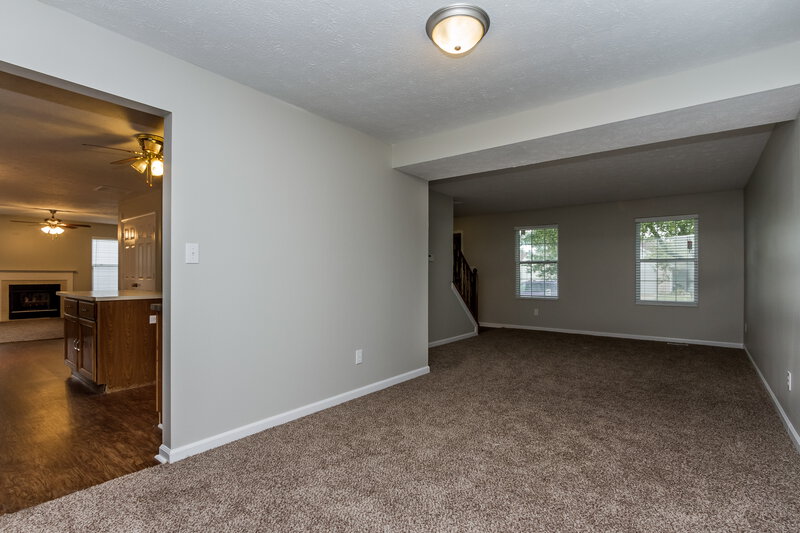 1,720/Mo, 6339 Furnas Rd Indianapolis, IN 46221 Living Room View 3
