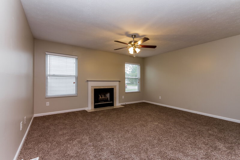 1,720/Mo, 6339 Furnas Rd Indianapolis, IN 46221 Living Room View 4