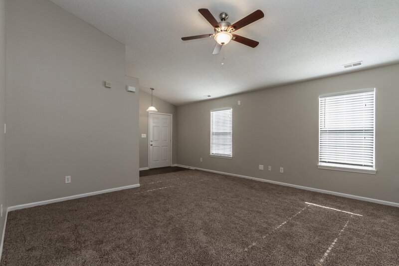1,475/Mo, 648 Cloverfield Ln Greenwood, IN 46143 Living Area View
