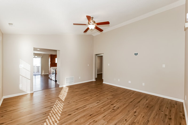 1,695/Mo, 648 Cloverfield Ln Greenwood, IN 46143 Living Room View