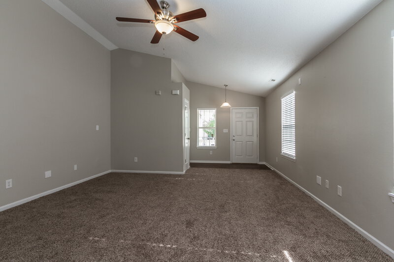 1,475/Mo, 648 Cloverfield Ln Greenwood, IN 46143 Living Area View 3