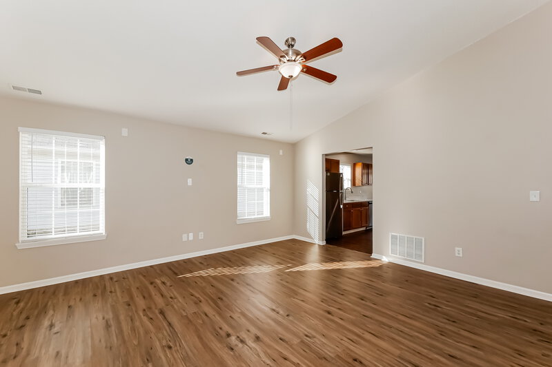 1,695/Mo, 648 Cloverfield Ln Greenwood, IN 46143 Living Room View 2