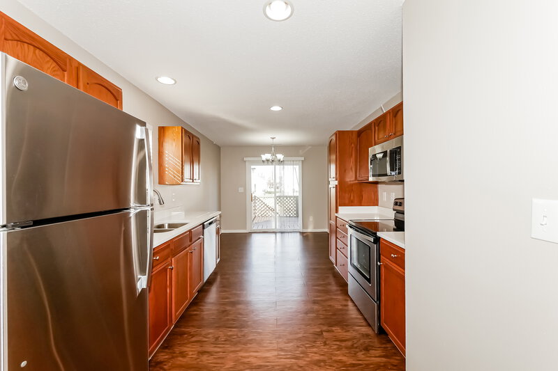 1,695/Mo, 648 Cloverfield Ln Greenwood, IN 46143 Kitchen View