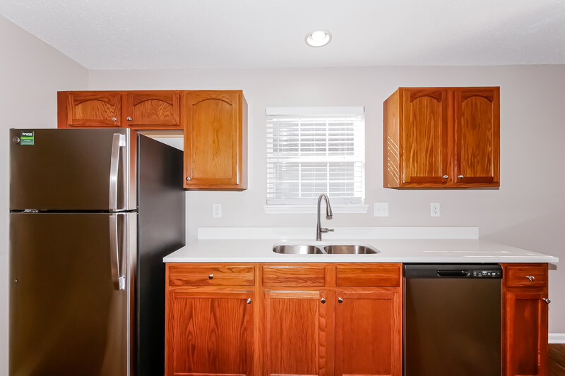 1,695/Mo, 648 Cloverfield Ln Greenwood, IN 46143 Kitchen View 3