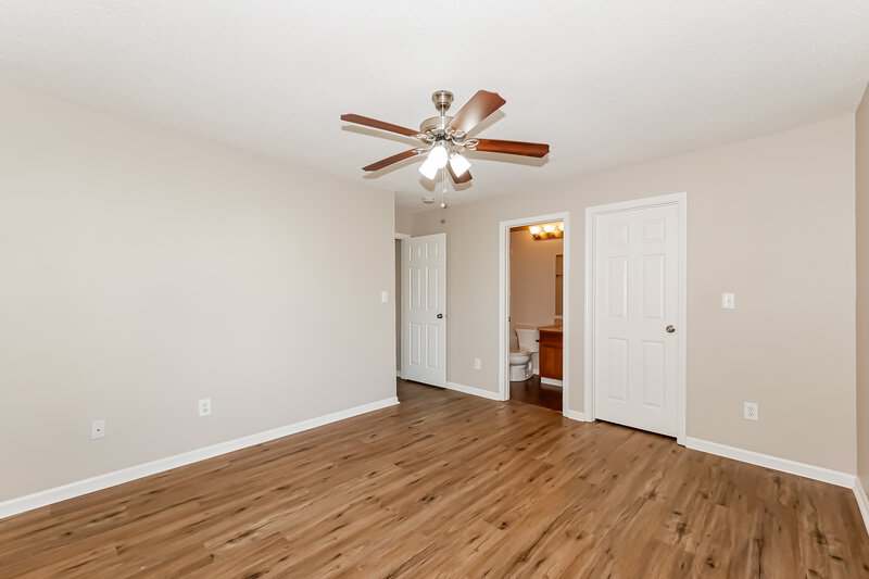 1,695/Mo, 648 Cloverfield Ln Greenwood, IN 46143 Main Bedroom View 2