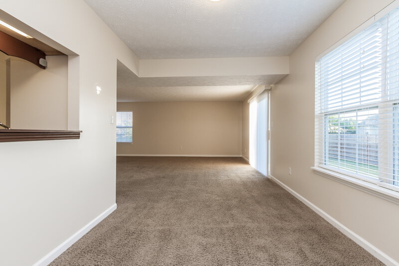 1,830/Mo, 4022 Magnolia Dr Franklin, IN 46131 Living Area View 3