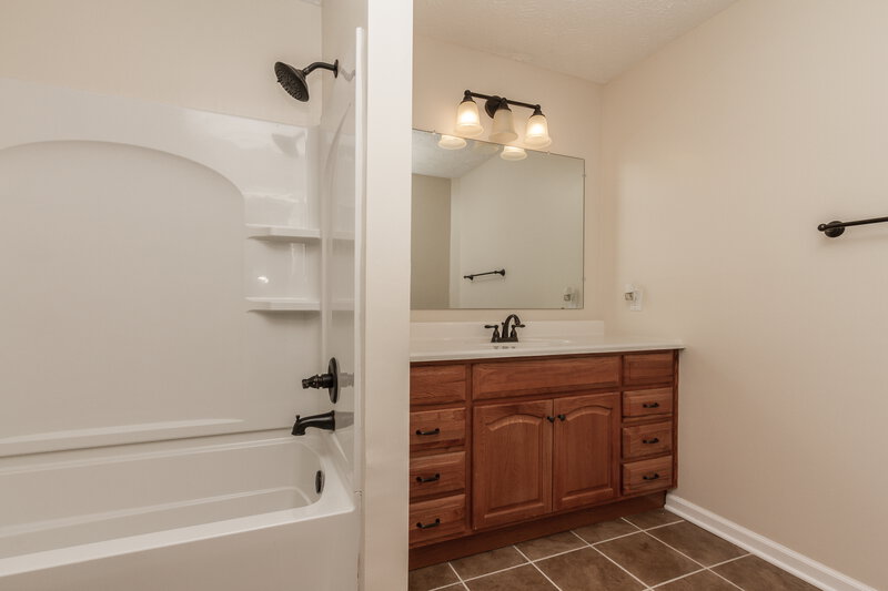 1,830/Mo, 4022 Magnolia Dr Franklin, IN 46131 Bathroom View