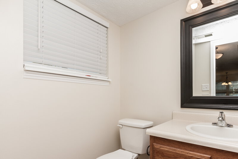 1,830/Mo, 4022 Magnolia Dr Franklin, IN 46131 Bathroom View 3