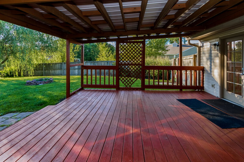 1,860/Mo, 274 Glendale Ct Avon, IN 46123 Covered Deck View