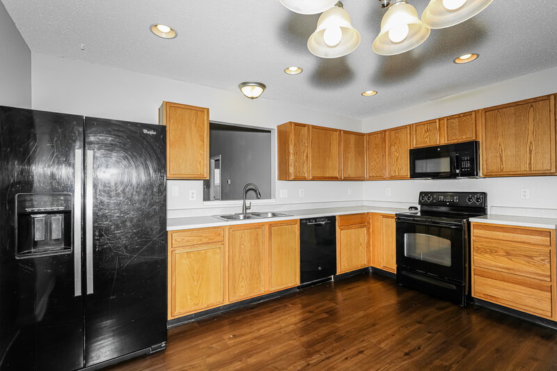 1,825/Mo, 9671 Jackson Way Avon, IN 46123 Kitchen View 2