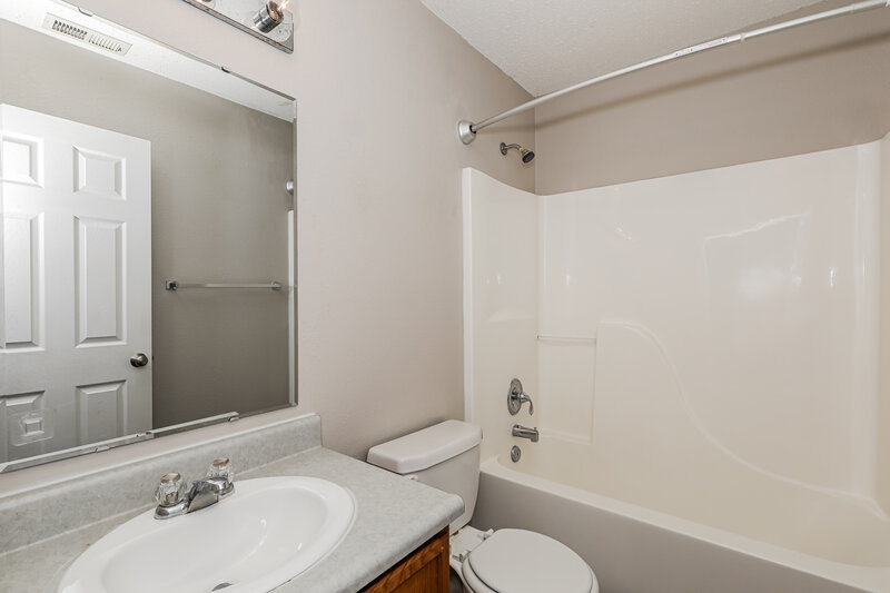 1,825/Mo, 9671 Jackson Way Avon, IN 46123 Bathroom View