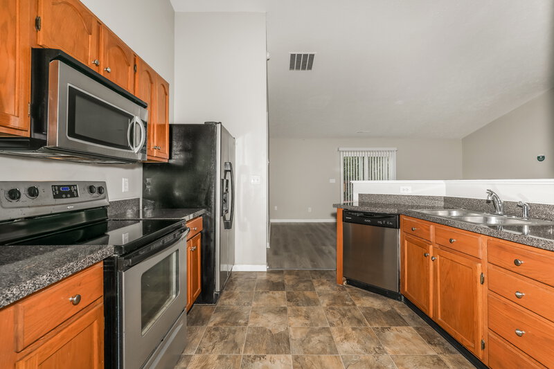 2,800/Mo, 1078 Country Meadow Ct Franklin, IN 46131 Kitchen View