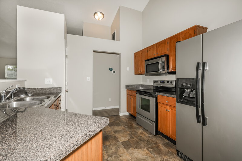 2,800/Mo, 1078 Country Meadow Ct Franklin, IN 46131 Kitchen View 2
