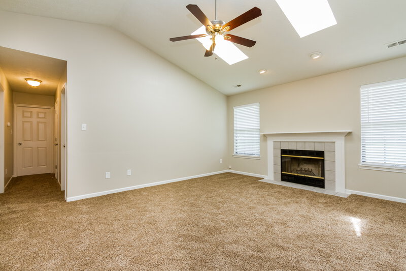 2,380/Mo, 5040 Harpers Ln Indianapolis, IN 46268 Living Area View 3