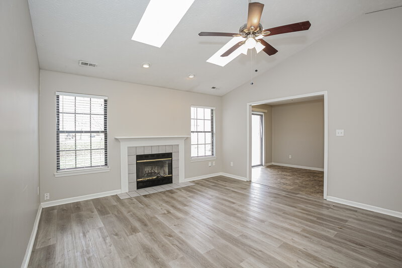 1,705/Mo, 5040 Harpers Ln Indianapolis, IN 46268 Living Room View 2