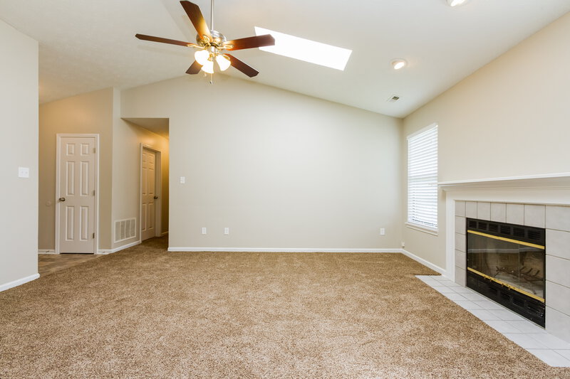 2,380/Mo, 5040 Harpers Ln Indianapolis, IN 46268 Living Area View 4