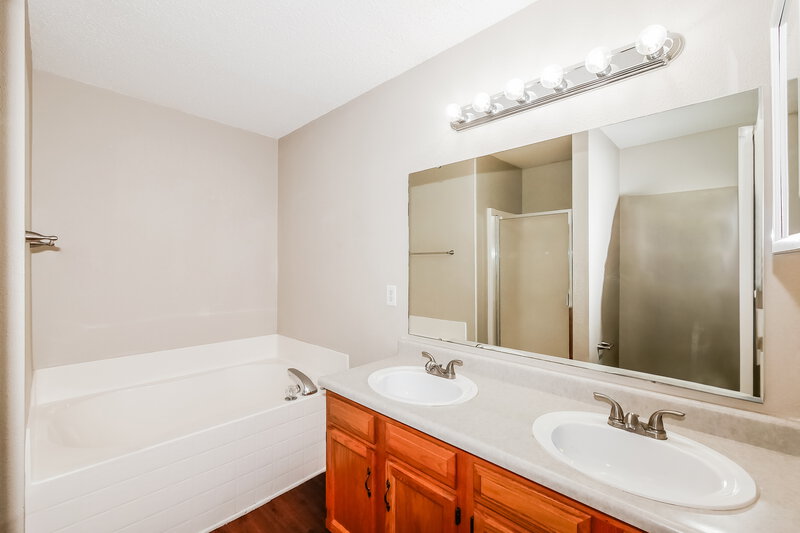2,620/Mo, 15469 Fawn Meadow Dr Noblesville, IN 46060 Main Bathroom View 2