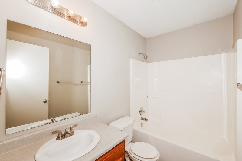 2,620/Mo, 15469 Fawn Meadow Dr Noblesville, IN 46060 Bathroom View