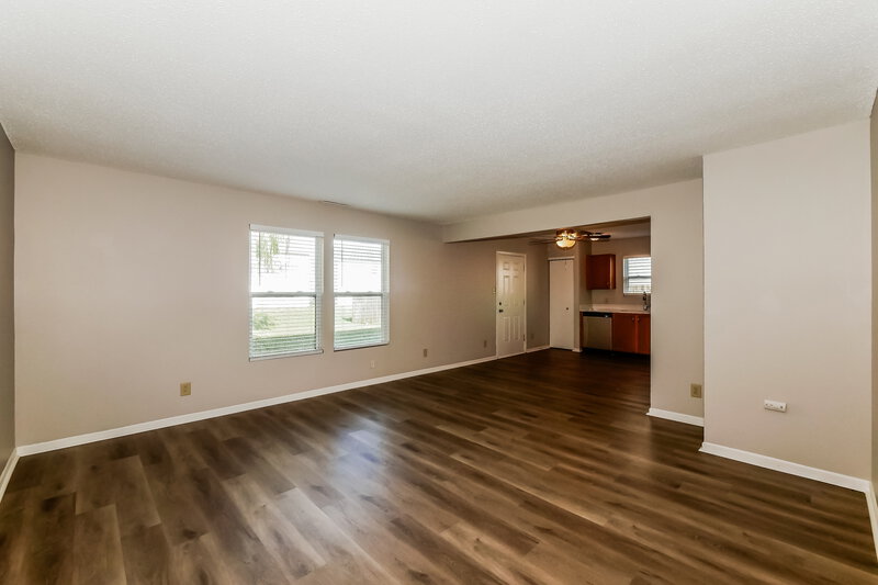 1,645/Mo, 8036 States Bend Dr Indianapolis, IN 46239 Living Room View