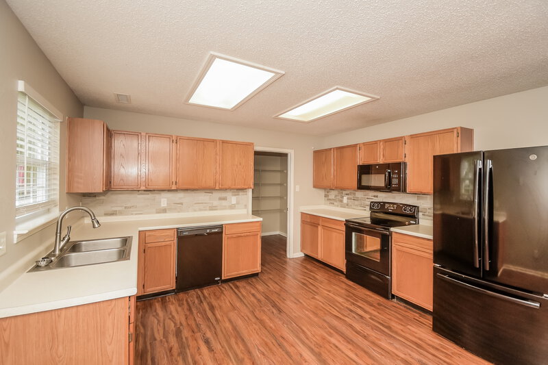 2,170/Mo, 12105 Brushfield Ln Fishers, IN 46037 Kitchen View