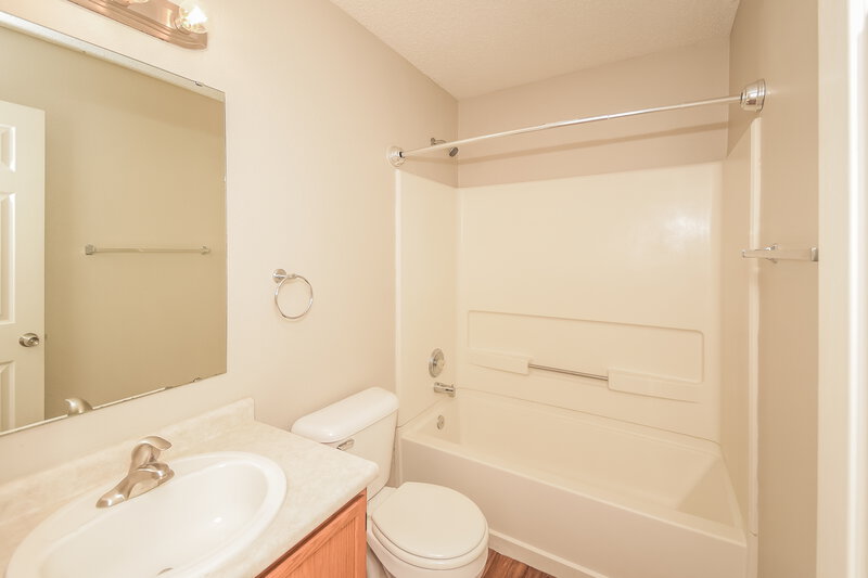 2,170/Mo, 12105 Brushfield Ln Fishers, IN 46037 Bathroom View