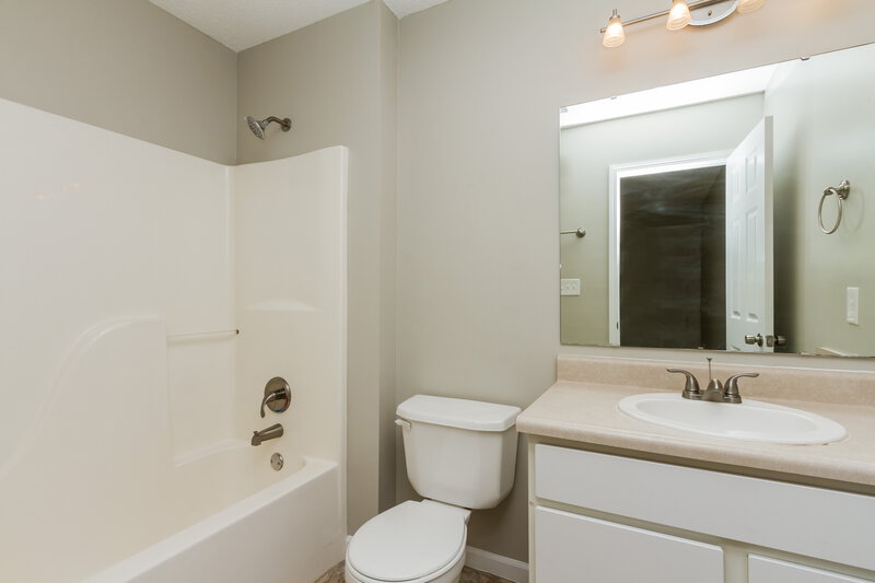 1,630/Mo, 19245 Links Ln Noblesville, IN 46062 Bathroom View 2