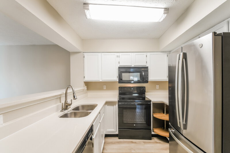 2,090/Mo, 5223 Pin Oak Dr Indianapolis, IN 46254 Misc View 6