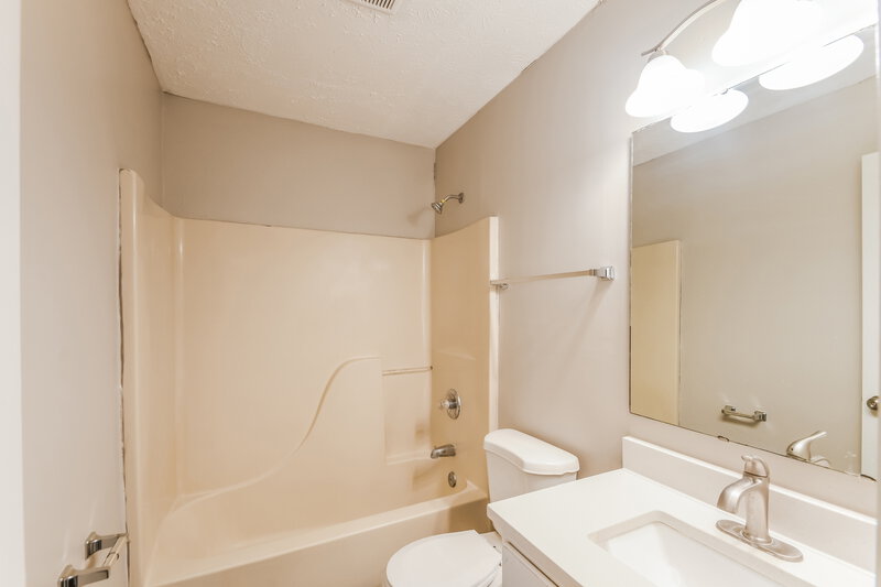 2,090/Mo, 5223 Pin Oak Dr Indianapolis, IN 46254 Misc View 15