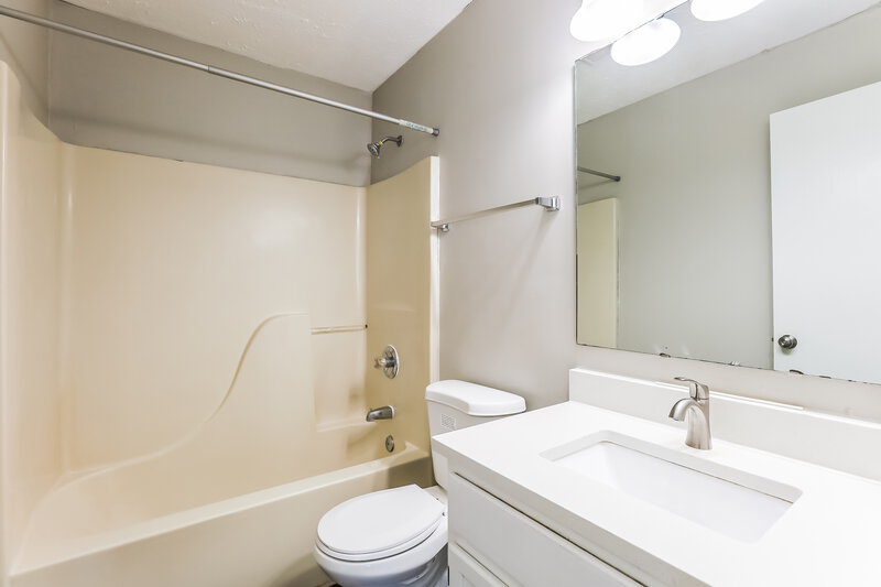 1,900/Mo, 5223 Pin Oak Dr Indianapolis, IN 46254 Misc View 15