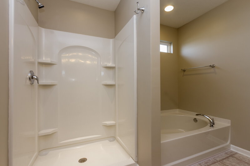 2,130/Mo, 13939 Boulder Canyon Dr Fishers, IN 46038 Master Bathroom View 2