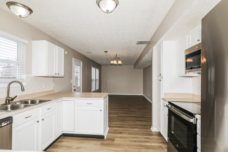 2,070/Mo, 1540 Round Lake Ct Lebanon, IN 46052 Kitchen View 2
