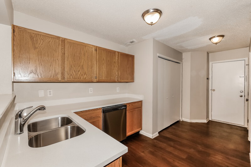 1,920/Mo, 441 Overland Dr Greenwood, IN 46143 Kitchen View