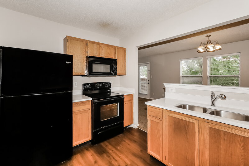 1,920/Mo, 441 Overland Dr Greenwood, IN 46143 Kitchen View 2