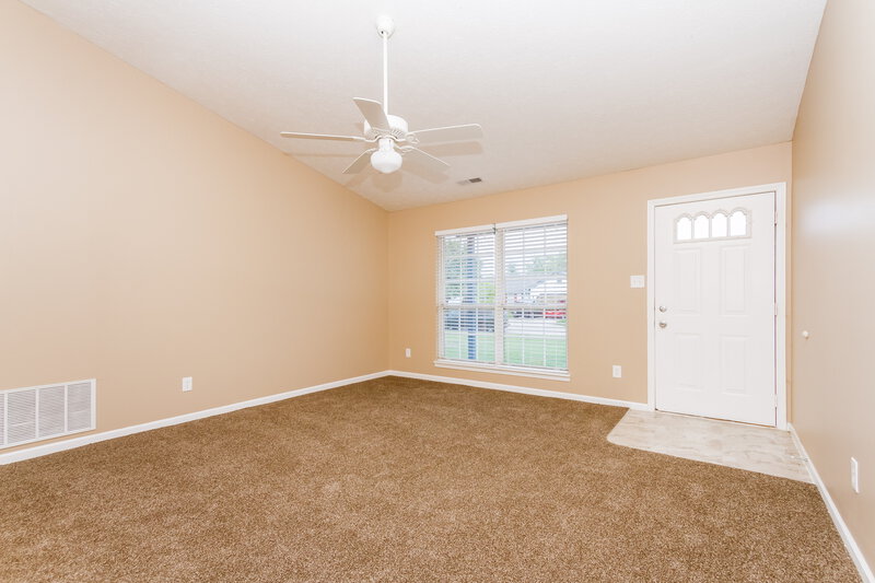 1,660/Mo, 6128 Carrie Pl Indianapolis, IN 46237 Living Room View