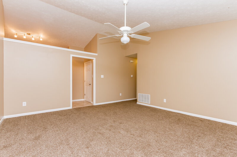 1,660/Mo, 6128 Carrie Pl Indianapolis, IN 46237 Living Room View 3