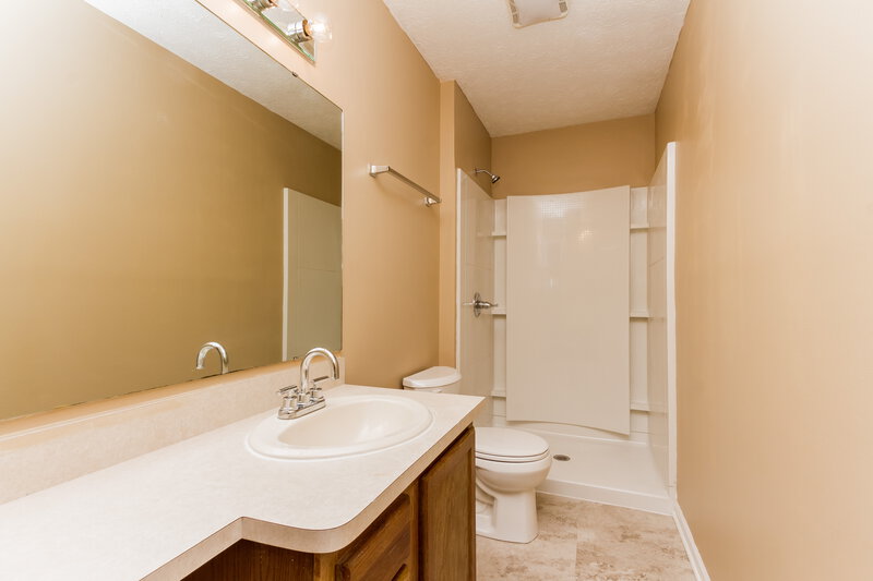 1,660/Mo, 6128 Carrie Pl Indianapolis, IN 46237 Bathroom View