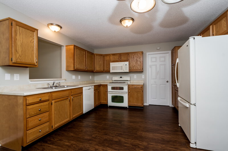 1,585/Mo, 1516 Quinlan Ct Indianapolis, IN 46217 Kitchen View 2