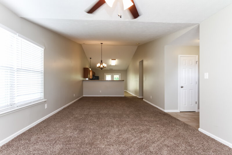 1,450/Mo, 1555 Sanner Dr Greenwood, IN 46143 Living Room View 3