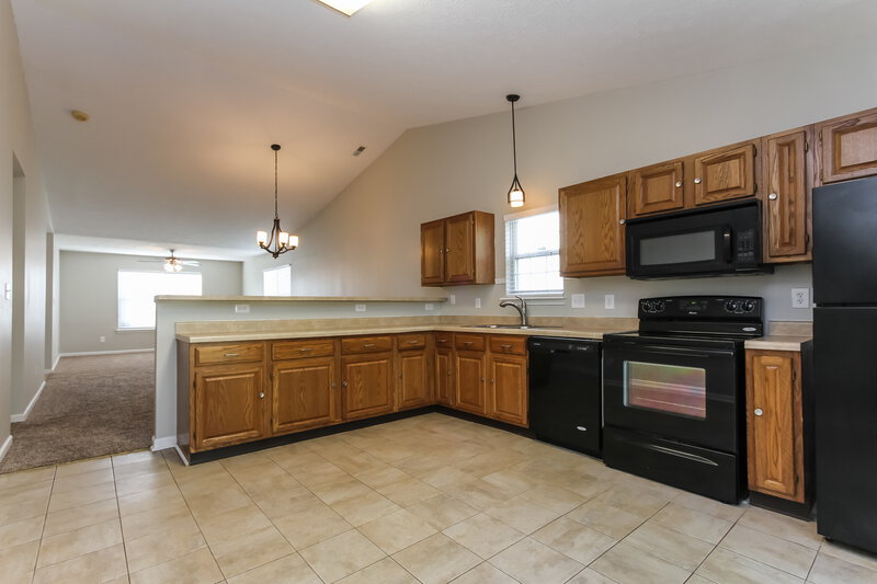 1,450/Mo, 1555 Sanner Dr Greenwood, IN 46143 Kitchen View
