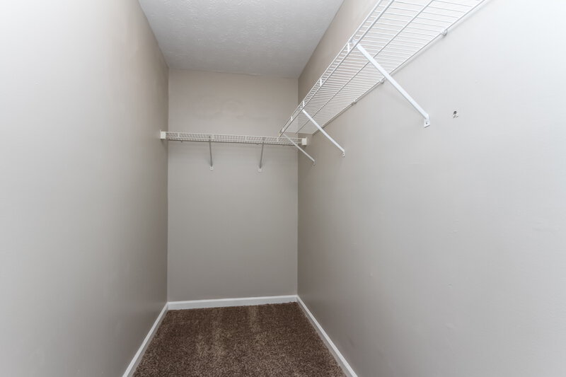 1,450/Mo, 1555 Sanner Dr Greenwood, IN 46143 Walk In Closet View