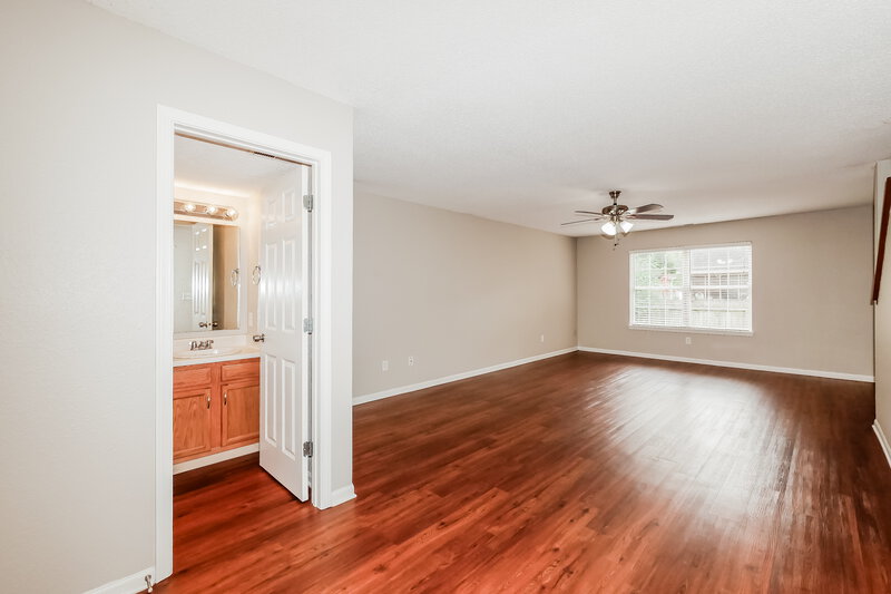 1,760/Mo, 707 Deer Trail Dr Indianapolis, IN 46217 Living Room View