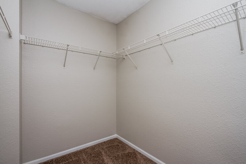 2,760/Mo, 707 Deer Trail Dr Indianapolis, IN 46217 Walk In Closet View