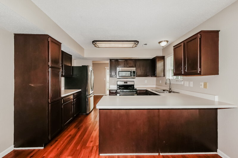 1,760/Mo, 707 Deer Trail Dr Indianapolis, IN 46217 Kitchen View