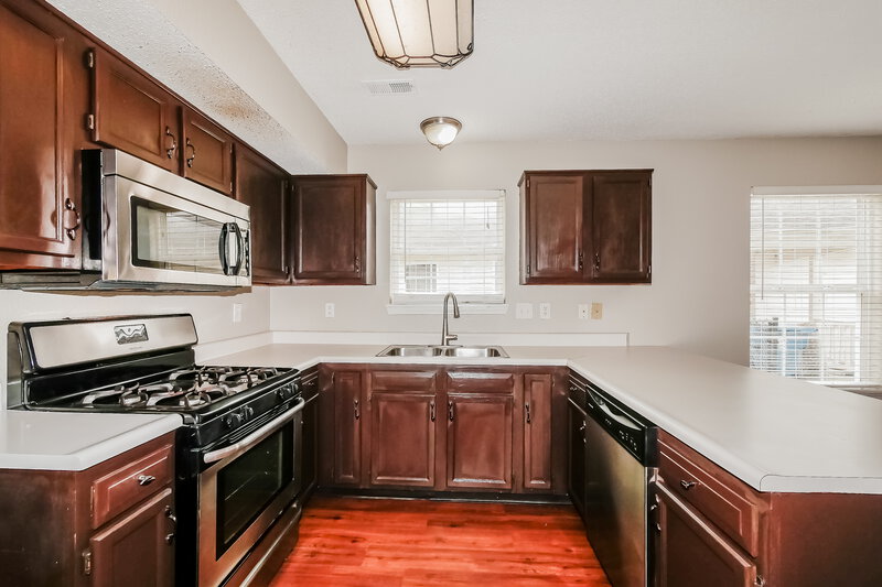 1,760/Mo, 707 Deer Trail Dr Indianapolis, IN 46217 Kitchen View 2